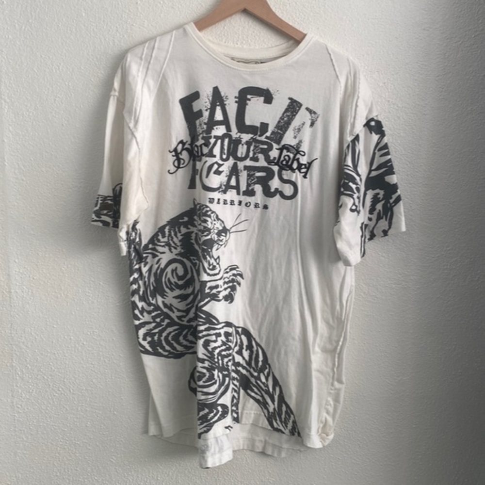 Graphic T Blac Lable
